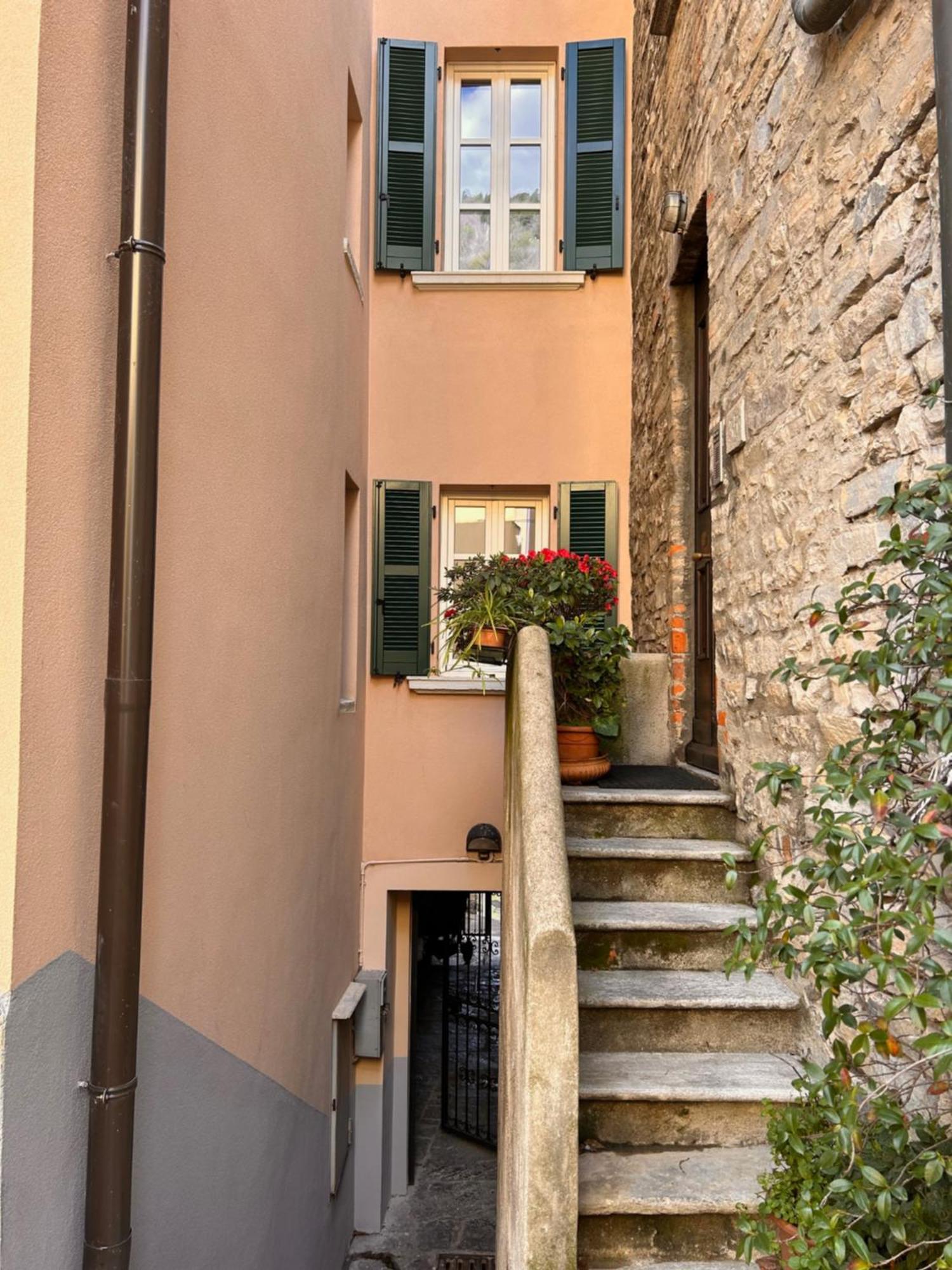 Casa Vacanze Viacoloniola37 Como Luaran gambar