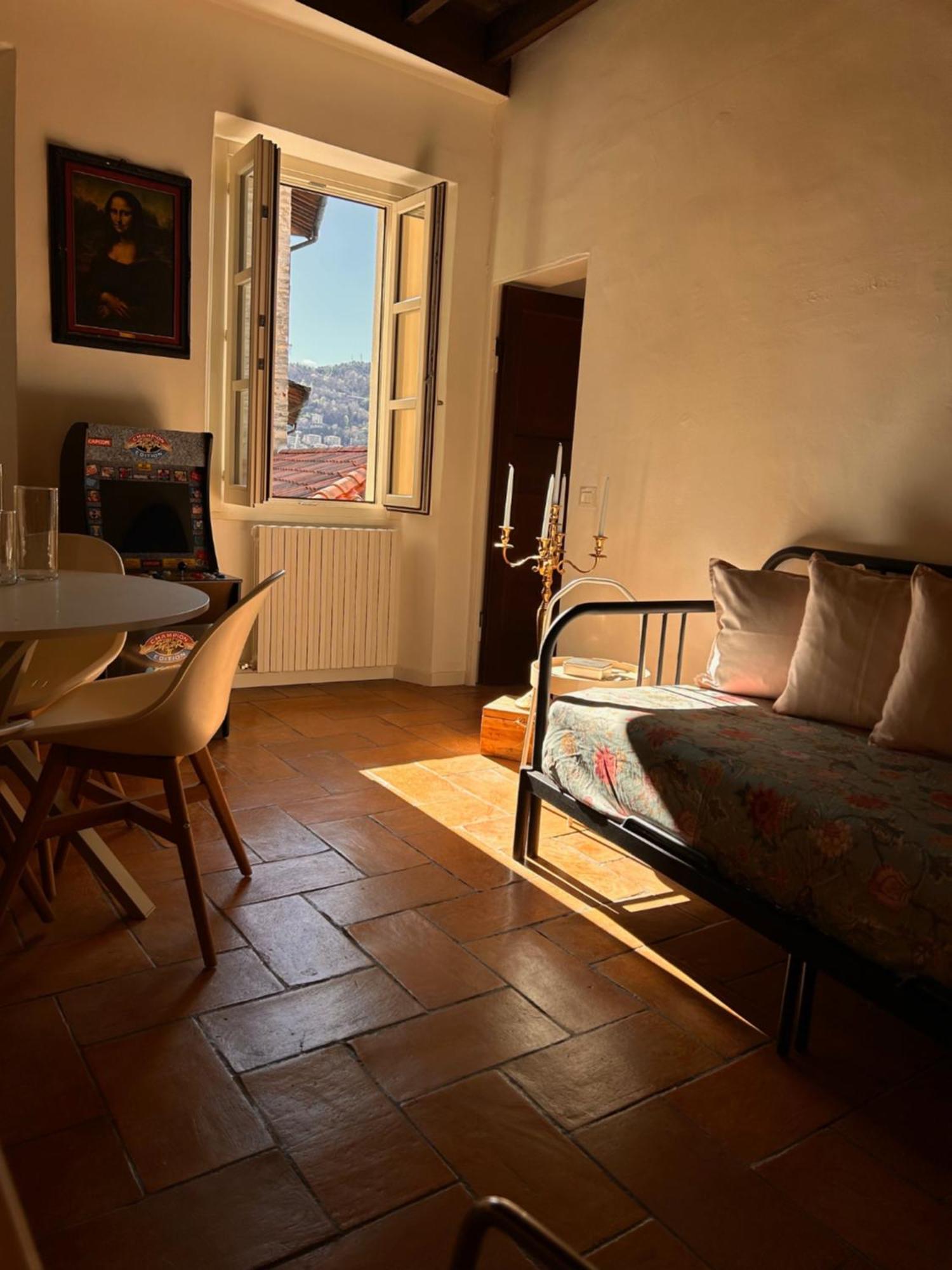 Casa Vacanze Viacoloniola37 Como Luaran gambar